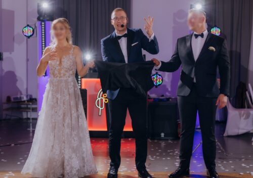 Dlaczego iluzjonista na wesele to strzał w dziesiątkę?